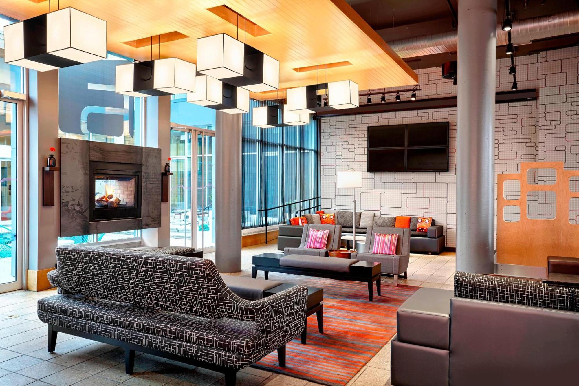 Hotel Aloft Montreal Airport Dorval Esterno foto