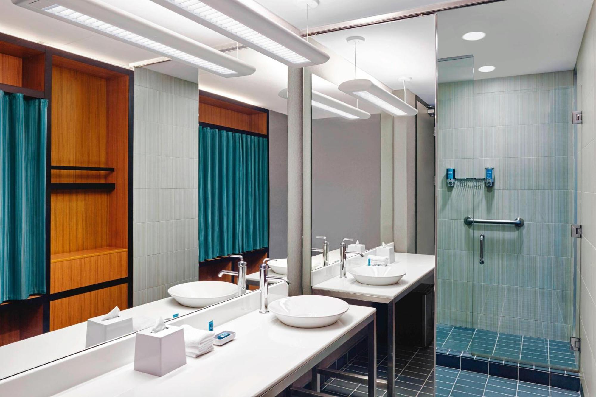 Hotel Aloft Montreal Airport Dorval Esterno foto
