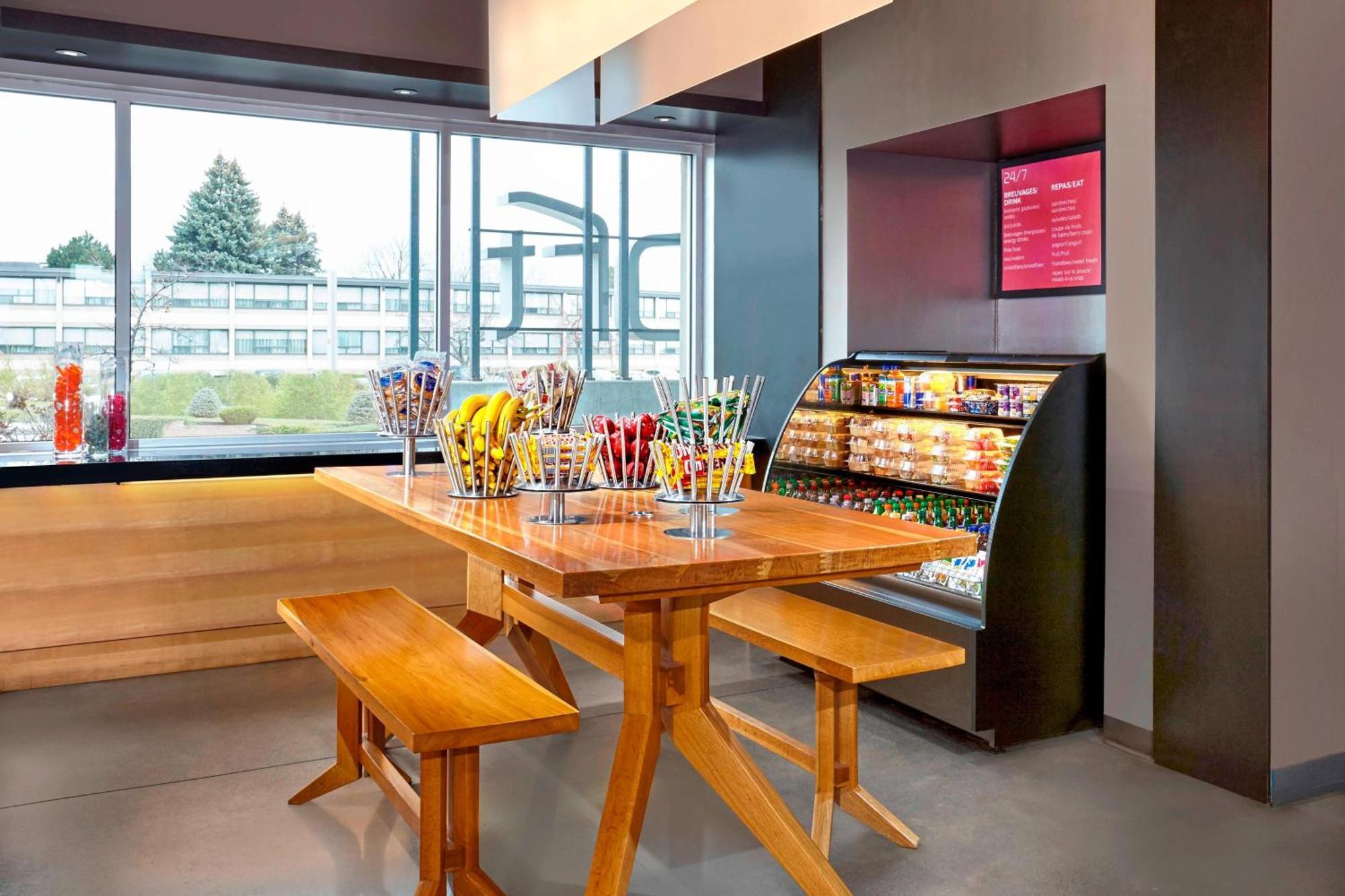 Hotel Aloft Montreal Airport Dorval Esterno foto