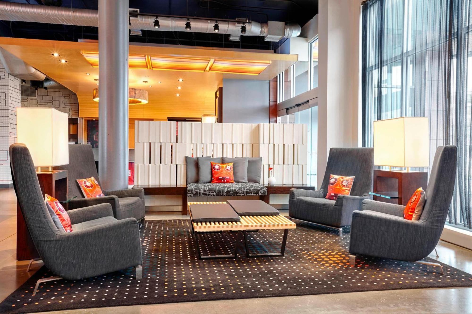 Hotel Aloft Montreal Airport Dorval Esterno foto