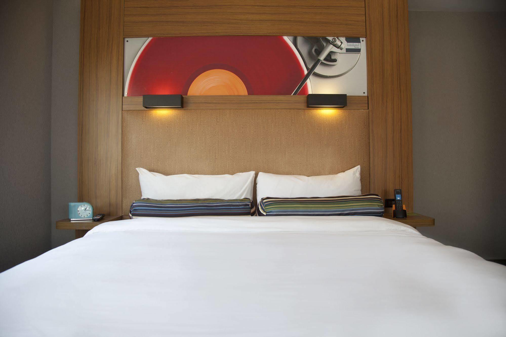 Hotel Aloft Montreal Airport Dorval Esterno foto